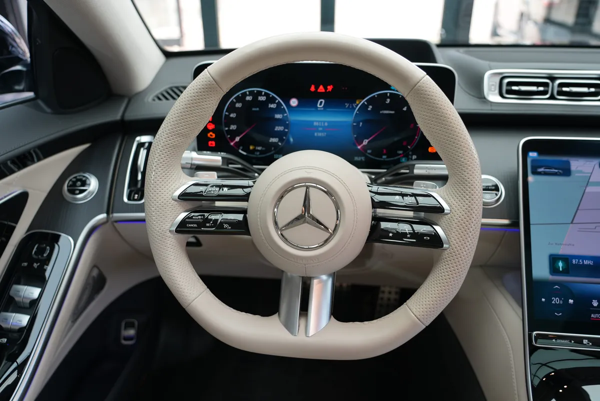 Mercedes-Benz S 350 d 4Matic AMG Line Langversion - Image 18
