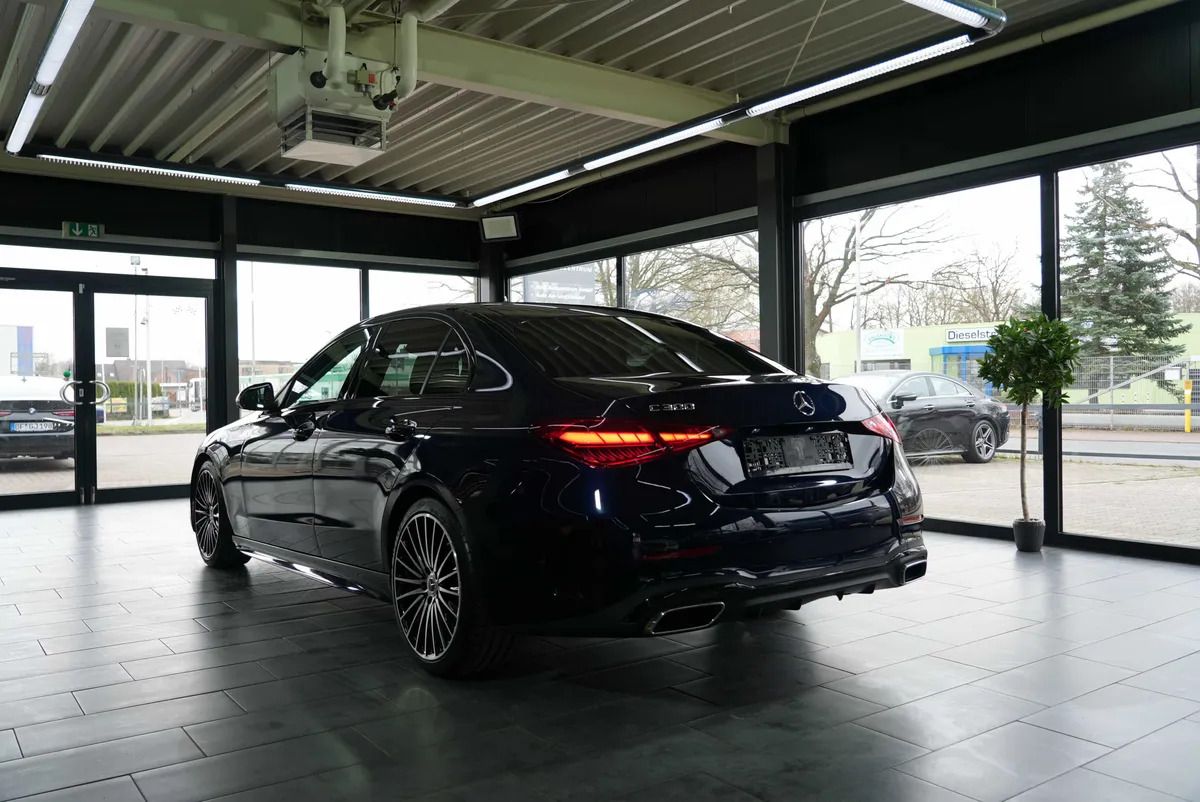 Mercedes-Benz C 300 AMG Line - Image 3