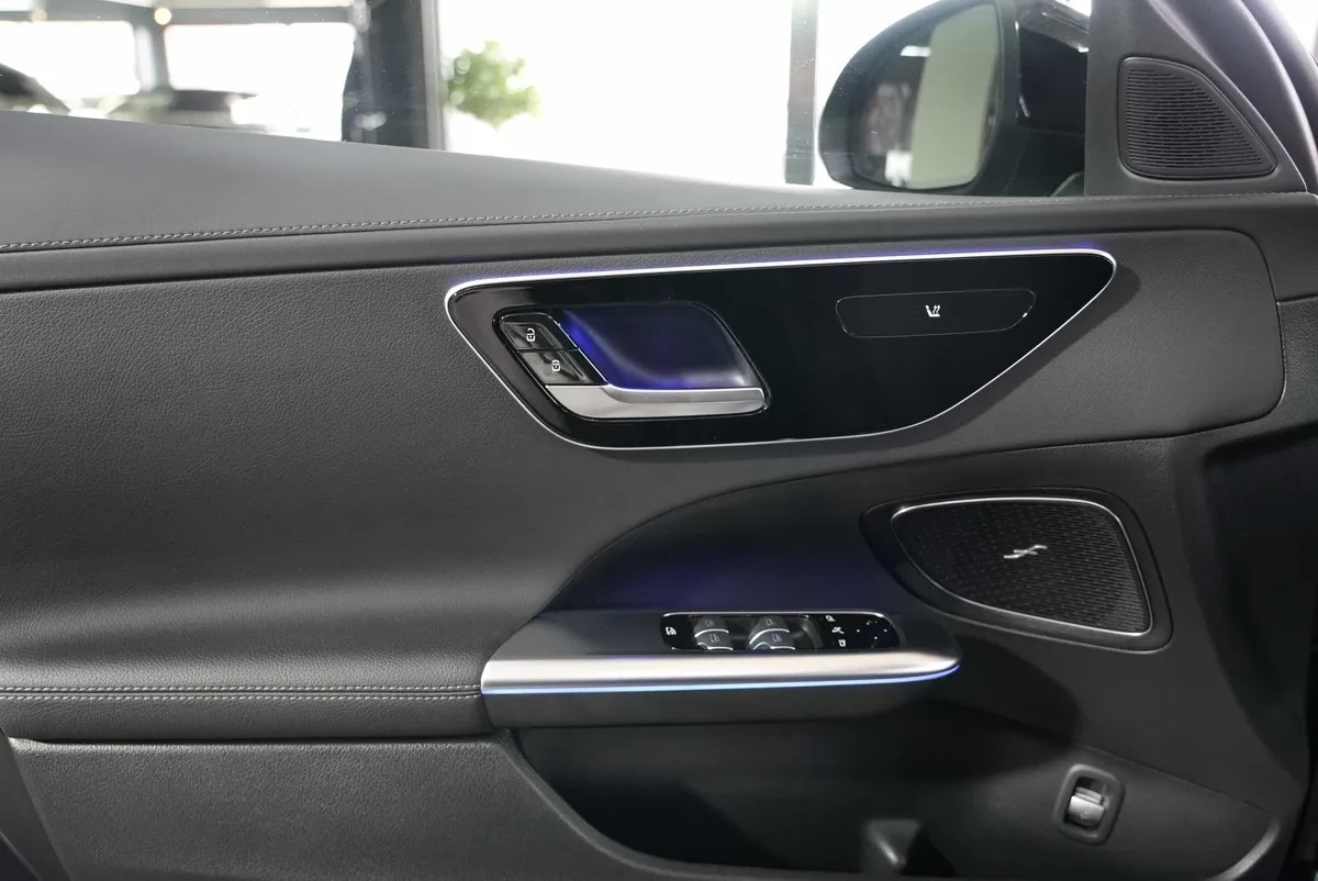 Mercedes-Benz C 300 AMG Line - Image 9