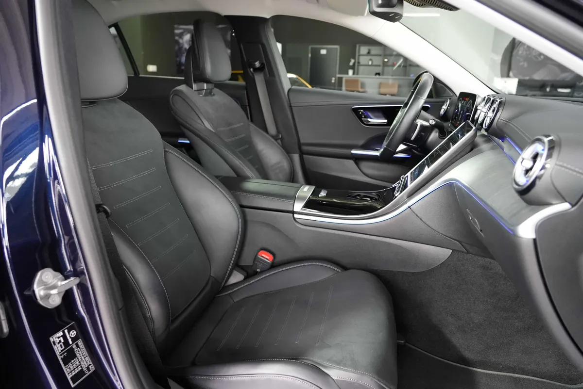 Mercedes-Benz C 300 AMG Line - Image 16