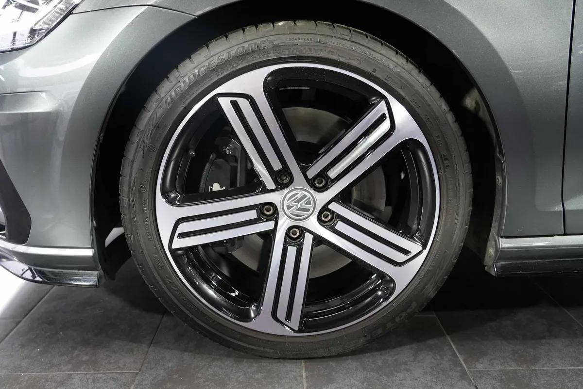 Volkswagen Golf VII Lim. R BMT 4Motion - Image 9