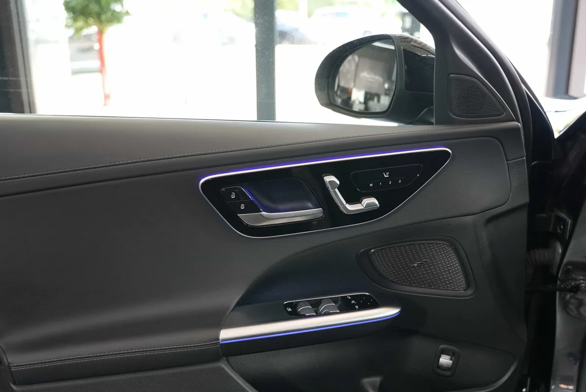 Mercedes-Benz C 220 d T-Modell AMG Line - Image 11