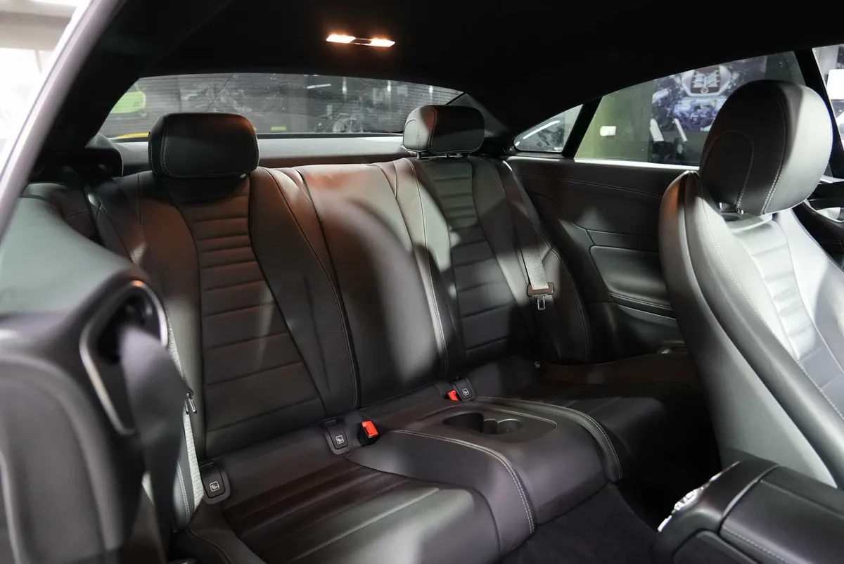 Mercedes-Benz E 450 Coupé 4Matic AMG Line - Image 14