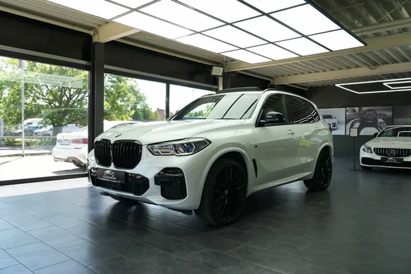 BMW X5 M50i