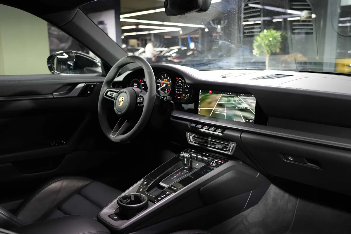 Porsche 911 Carrera S (992) - Image 18