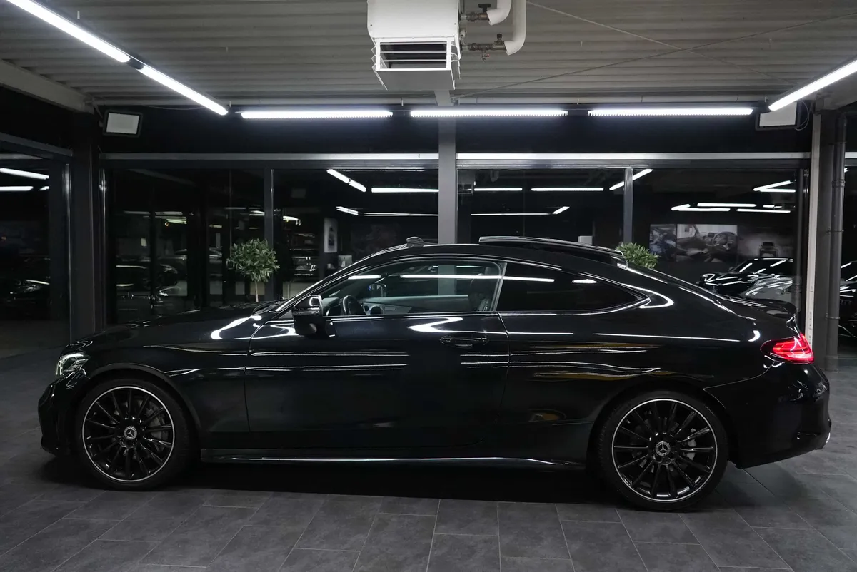 Mercedes-Benz C 300 Coupé AMG Line - Image 2