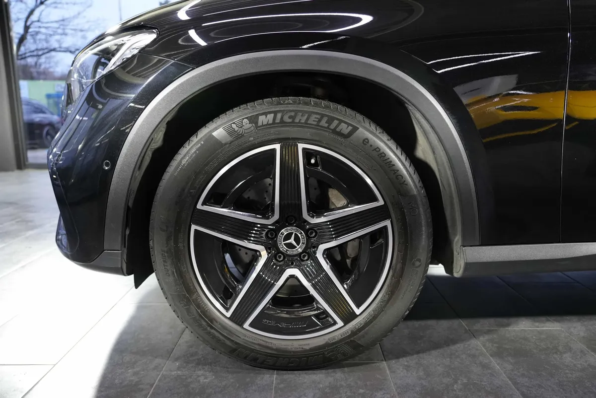 Mercedes-Benz GLC 200 4Matic AMG Line - Image 9