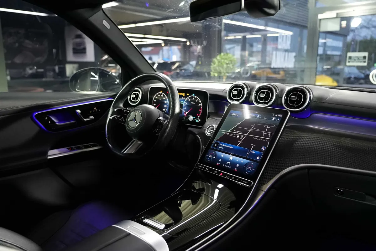 Mercedes-Benz GLC 200 4Matic AMG Line - Image 17