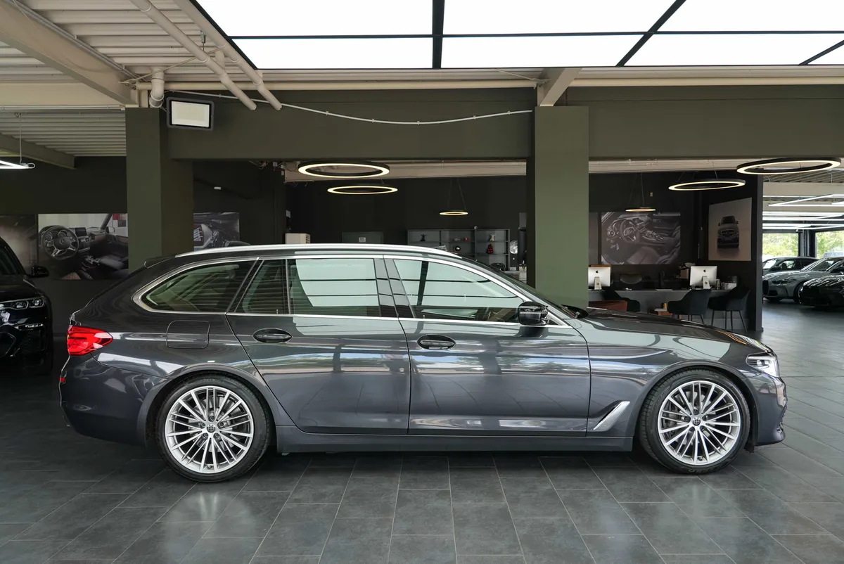 BMW 540i xDrive Touring Sport Line - Image 23