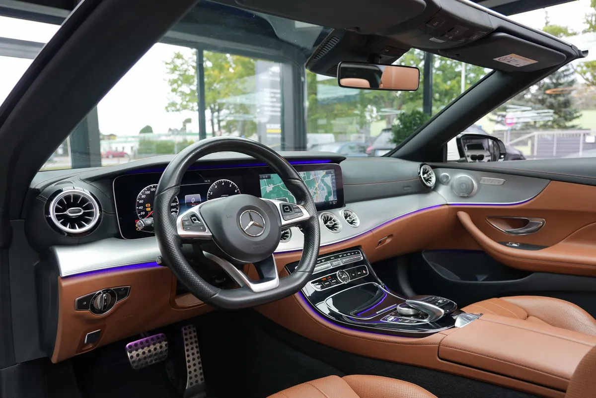 Mercedes-Benz E 200 Cabrio AMG Line - Image 9