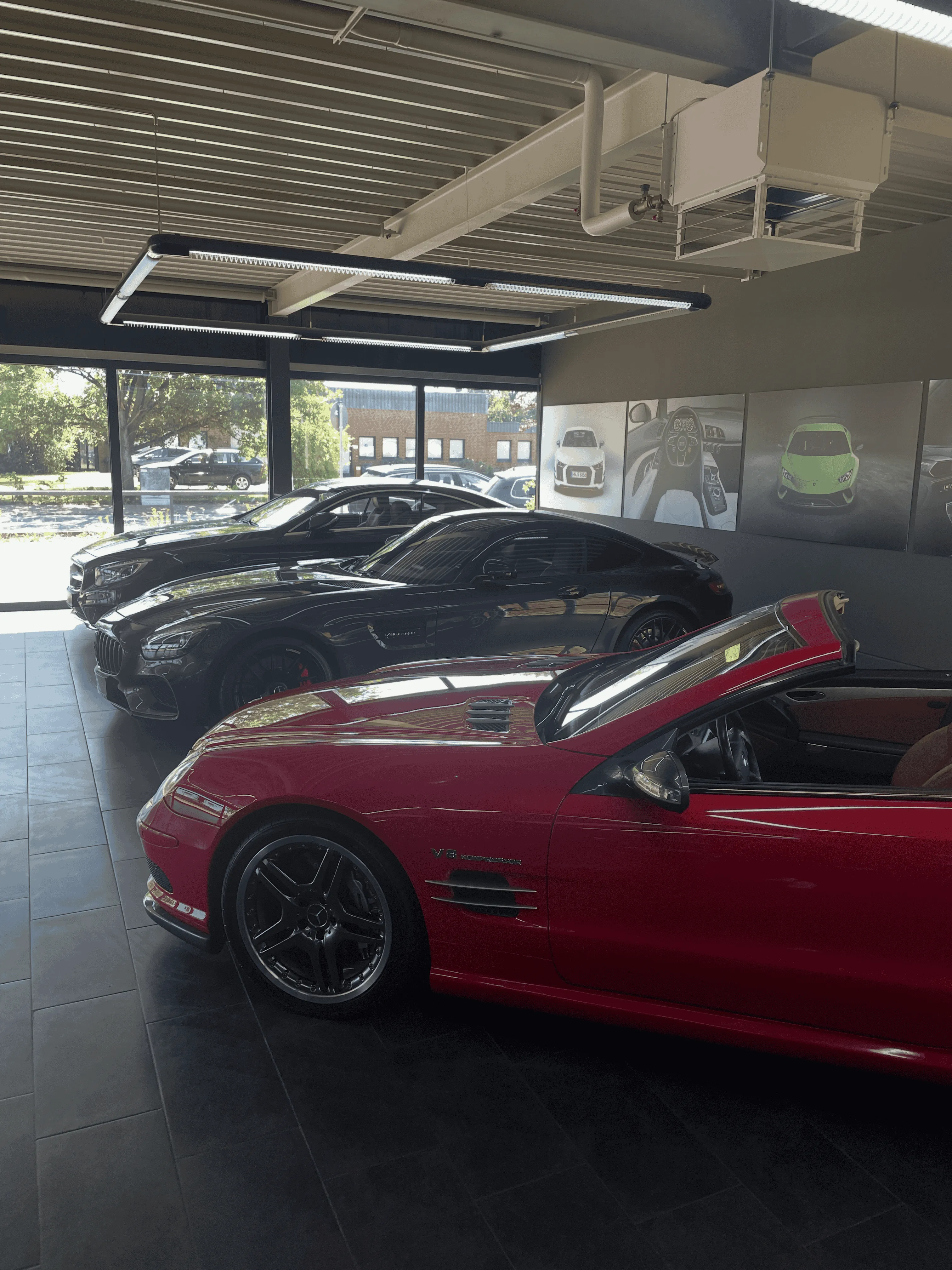 ein Mercedes in weiss in unserem Autohaus in Hannover